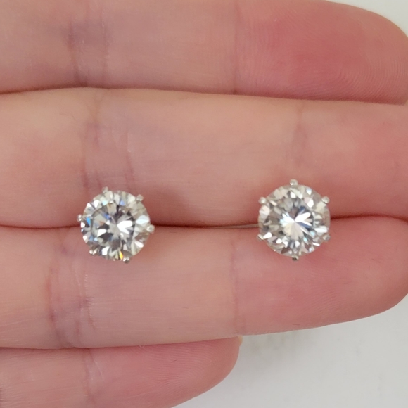 New 4ct Beautiful Moissanite Diamonds Stud - Picture 3 of 8